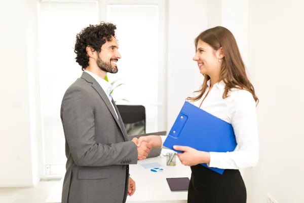 Gente de negocios moviendo las manos — Foto de Stock