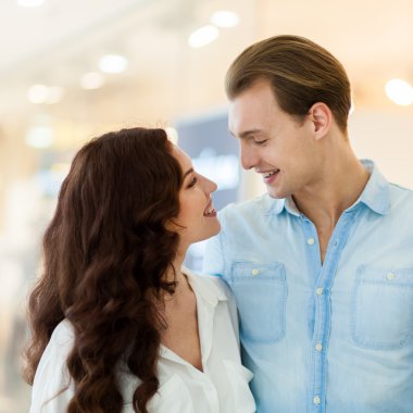 Kaç alışveriş ve birlikte eğlenmek