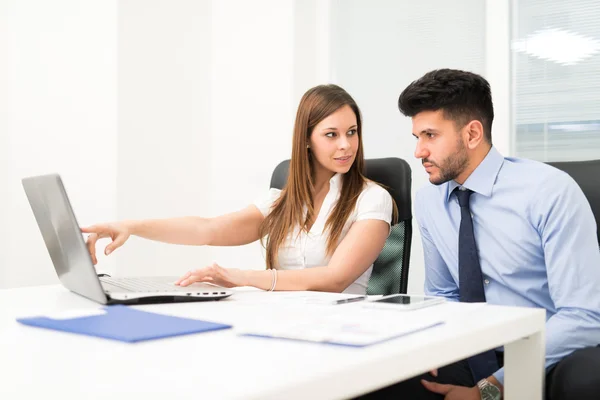 Empresarios en el trabajo — Foto de Stock