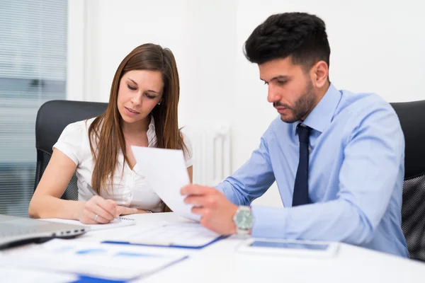 Empresarios en el trabajo — Foto de Stock