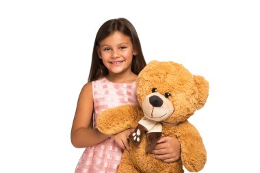 Oyuncak ayı tutan bir kız