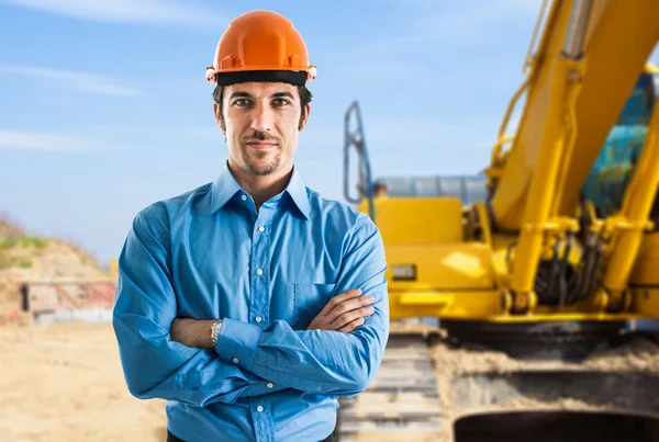 Arquitecto en una obra de construcción — Foto de Stock