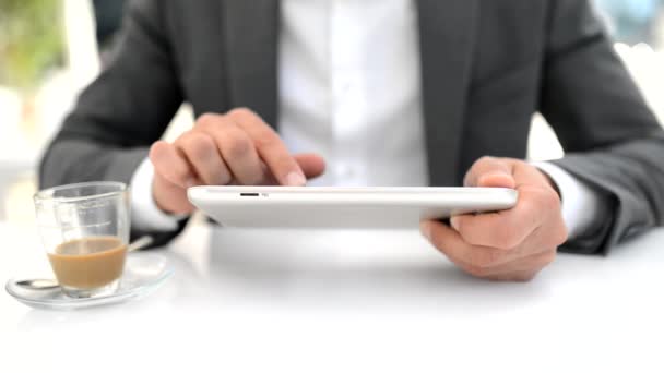 Businessman using digital tablet — Stock Video