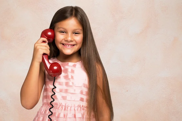 Meisje praten over de telefoon — Stockfoto