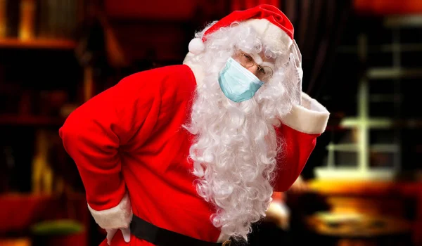Усталый Портрет Санта Клауса Маске Пандемии Коронавируса — стоковое фото