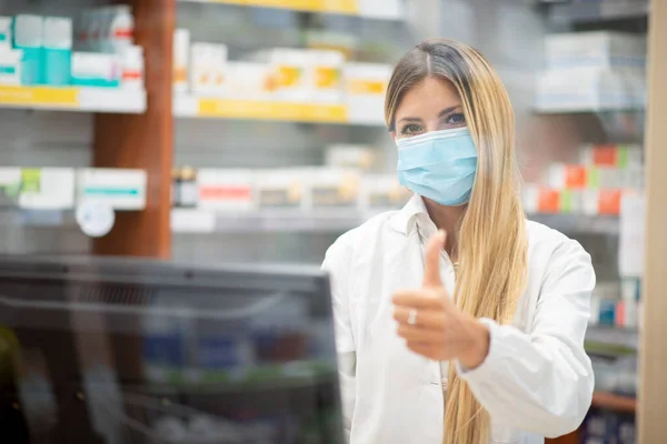 Young Blonde Pharmacist Wearing Covid Coronavirus Mask Her Pharmacy — Fotografia de Stock