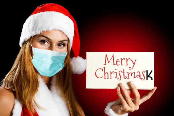 Porträt Einer Frau Mit Gesichtsmaske Die Ihnen Frohe Weihnachten Wünscht — Stockfoto