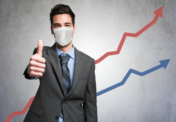 Empresário Mascarado Dando Polegares Frente Diagrama Positivo Durante Pandemia Coronavírus — Fotografia de Stock