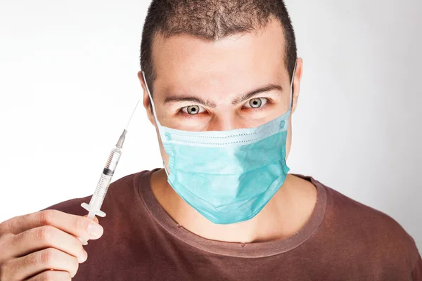 Homme Effrayant Portant Masque Tenant Une Seringue Vaccin — Photo