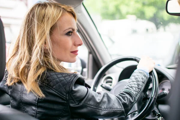 Young Blonde Woman Driving Car — Stock Photo, Image