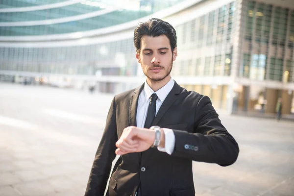 Businessman Watching Time Modern City — Stock Photo, Image