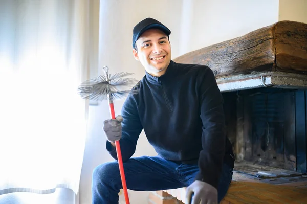 Joven Retrato Barrido Chimenea Una Casa — Foto de Stock