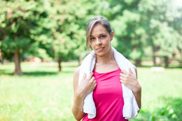 Aktive Frau Beim Fitnesstraining Park — Stockfoto