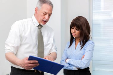 İş yerindeki iş adamları