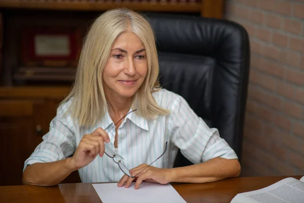Mature Businesswoman Sitting Her Office — Stock Photo, Image