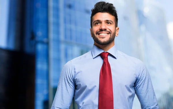 Joven Hombre Negocios Guapo Ciudad —  Fotos de Stock