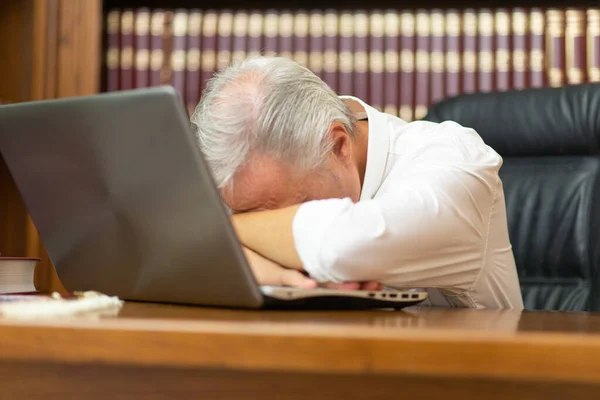 Homme Affaires Fatigué Ennuyé Travaillant Dans Son Bureau Domicile — Photo