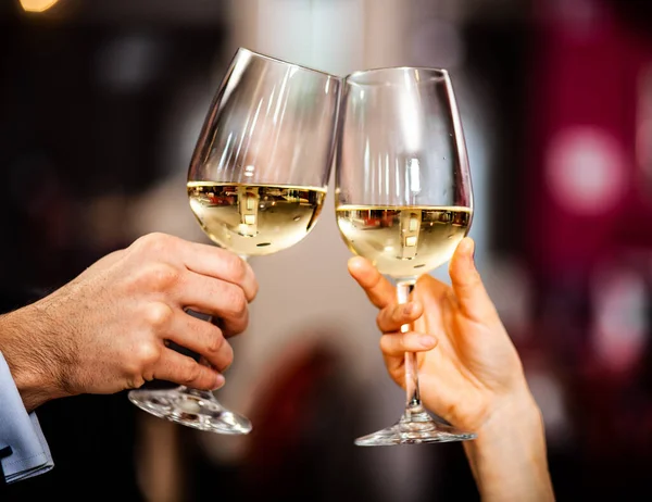 Closeup Couple Toasting White Wine Glasses — Stock Photo, Image