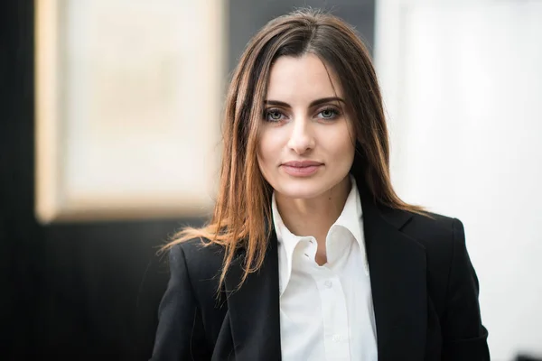 Retrato Una Mujer Negocios Oficina —  Fotos de Stock