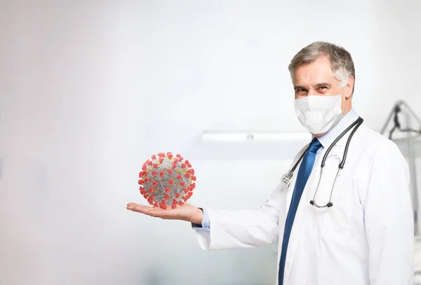 Maskerad Läkare Som Håller Ett Virus Handen Covid Eller Coronavirus — Stockfoto