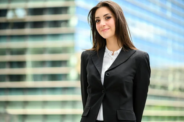Confident Young Female Manager Outdoor Modern Urban Setting — Stock Photo, Image
