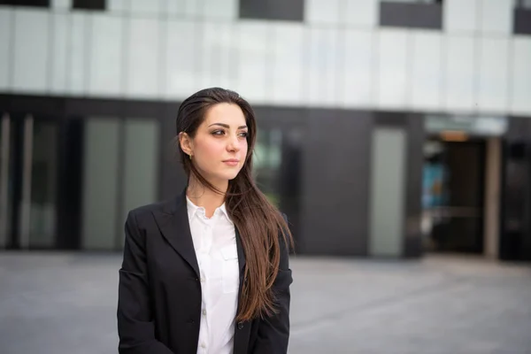 Retrato Una Joven Empresaria Ciudad — Foto de Stock