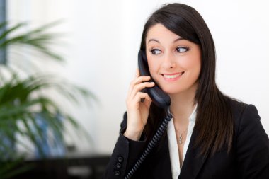 telefon, gülümseyen iş kadını