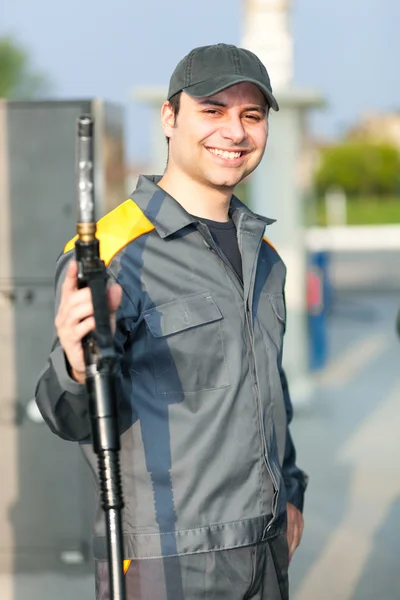 Smiling worker at gas station — Stock Photo, Image