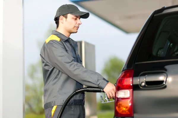 Worker at gas station — Stock Photo, Image