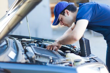Araba motor çalışan makinist