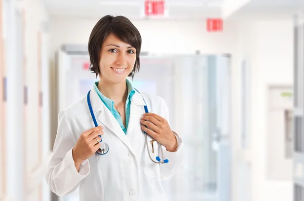 Giovane medico femminile — Foto Stock