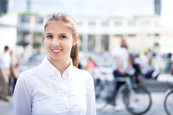 Woman walking in crowded square — Stock Photo, Image