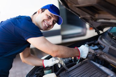 Araba motor çalışan makinist