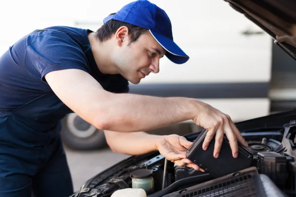 Mecánica de mantenimiento del motor del coche — Foto de Stock