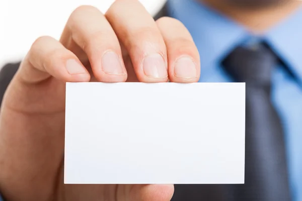 Hombre mostrando tarjeta de visita en blanco — Foto de Stock