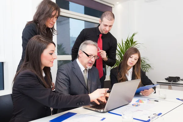 Företagsfolk i arbete — Stockfoto