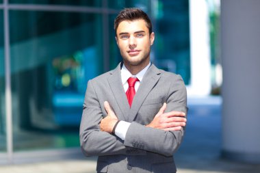 yakışıklı işadamı açık şehir