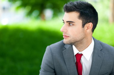 genç yakışıklı işadamı