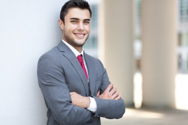 yakışıklı işadamı açık şehir