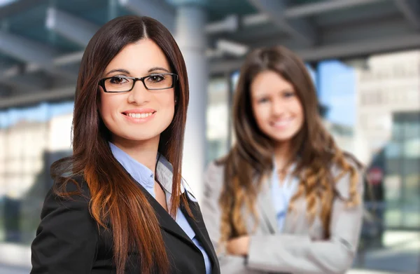 Twee vrouwelijke ondernemers — Stockfoto