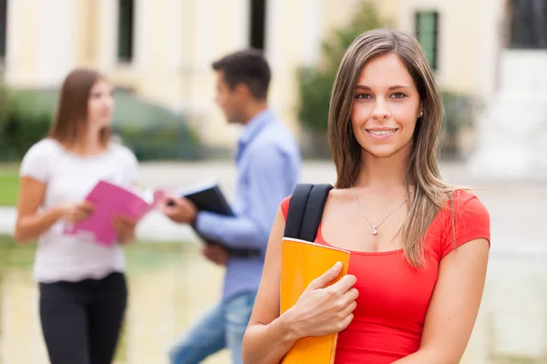 Piękną studentkę uśmiechający się — Zdjęcie stockowe