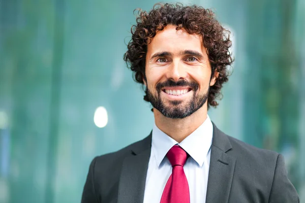 Bonito jovem empresário — Fotografia de Stock