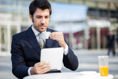 Onun dijital tablet okuma işadamı