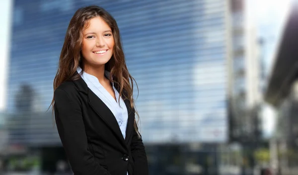 Joven mujer sonriendo —  Fotos de Stock