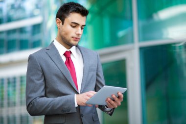 işadamı tablet kullanma