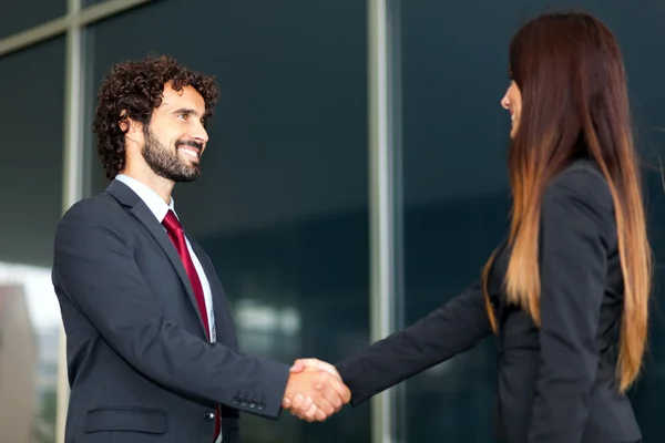 Affärsman och affärskvinna möte — Stockfoto