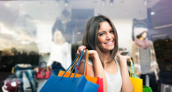 Mulher sorrindo compras — Fotografia de Stock