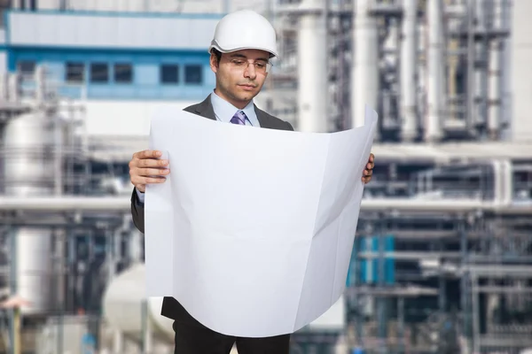 Engineer reading drawing — Stock Photo, Image