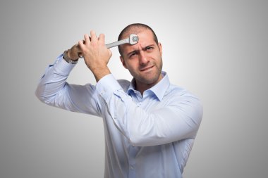 Adam beyin düzeltmek için anahtarı kullanma