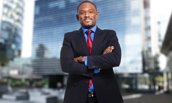 Joven empresario negro al aire libre — Foto de Stock